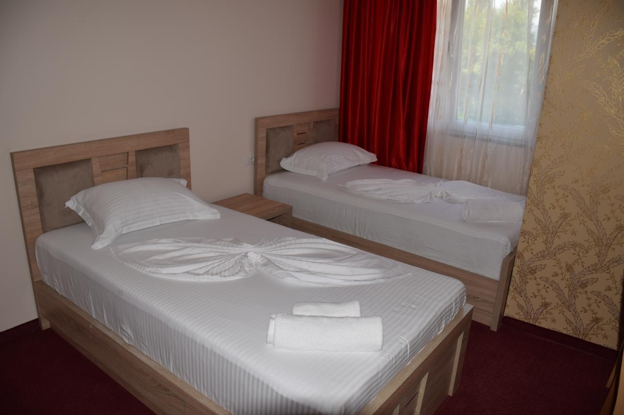 Pogradeci 2 Hotell 4*